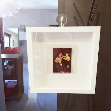 Detalhe decorativo no interior do salão Bloom Hairdresser / Hairstylist